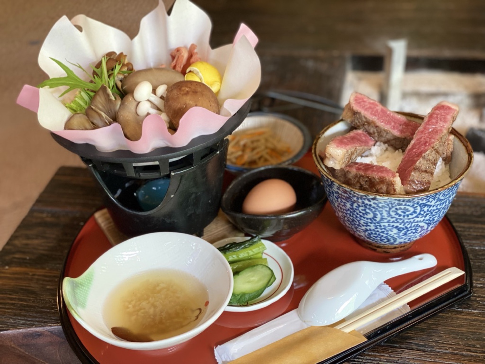 ステーキをのせた信州たかやま丼などの日帰りランチ